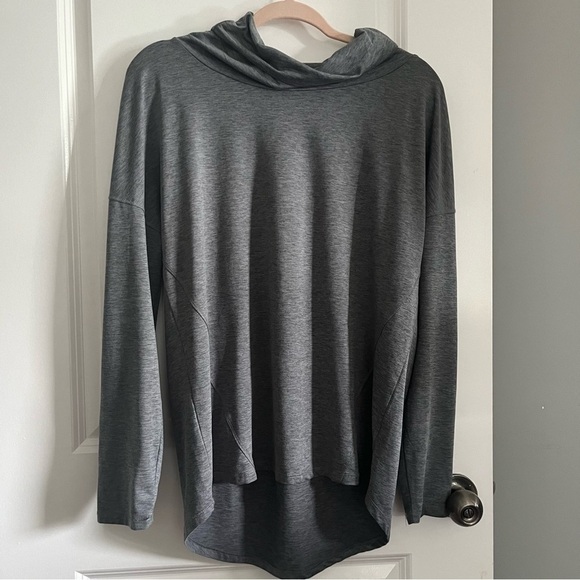 Apana loose turtleneck pullover, athletic top. - Picture 1 of 11